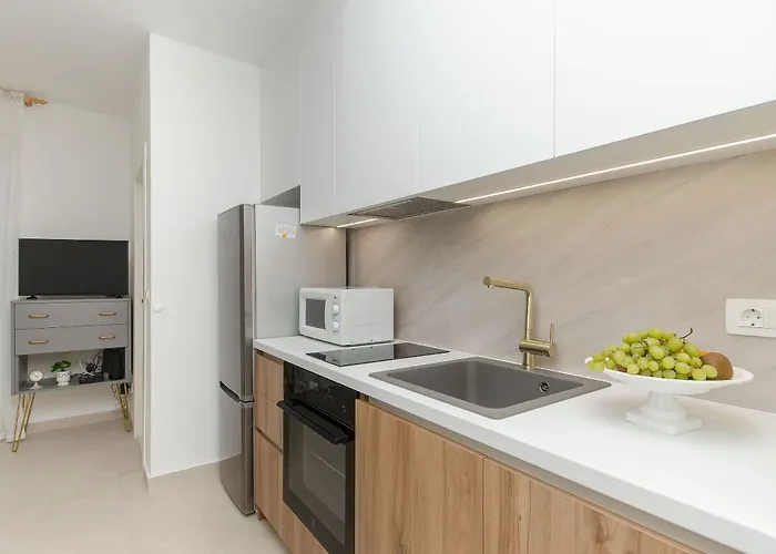 Beachfront Daria Apartment *