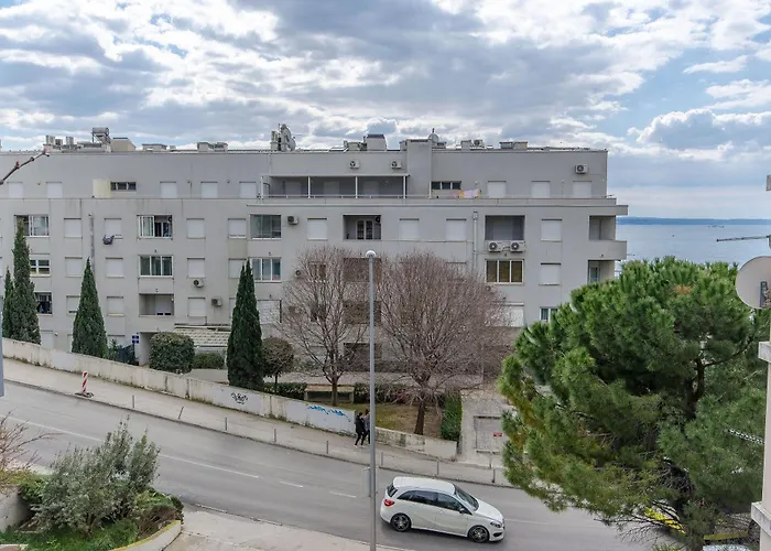 Beachfront Daria Apartment Split