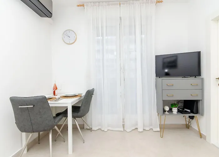 Beachfront Daria Apartment