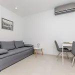 Beachfront Daria شقة