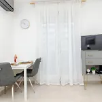 Beachfront Daria شقة
